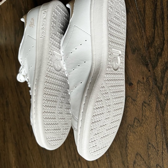 Brand new white and gold adidas stan smiths - Picture 3 of 3